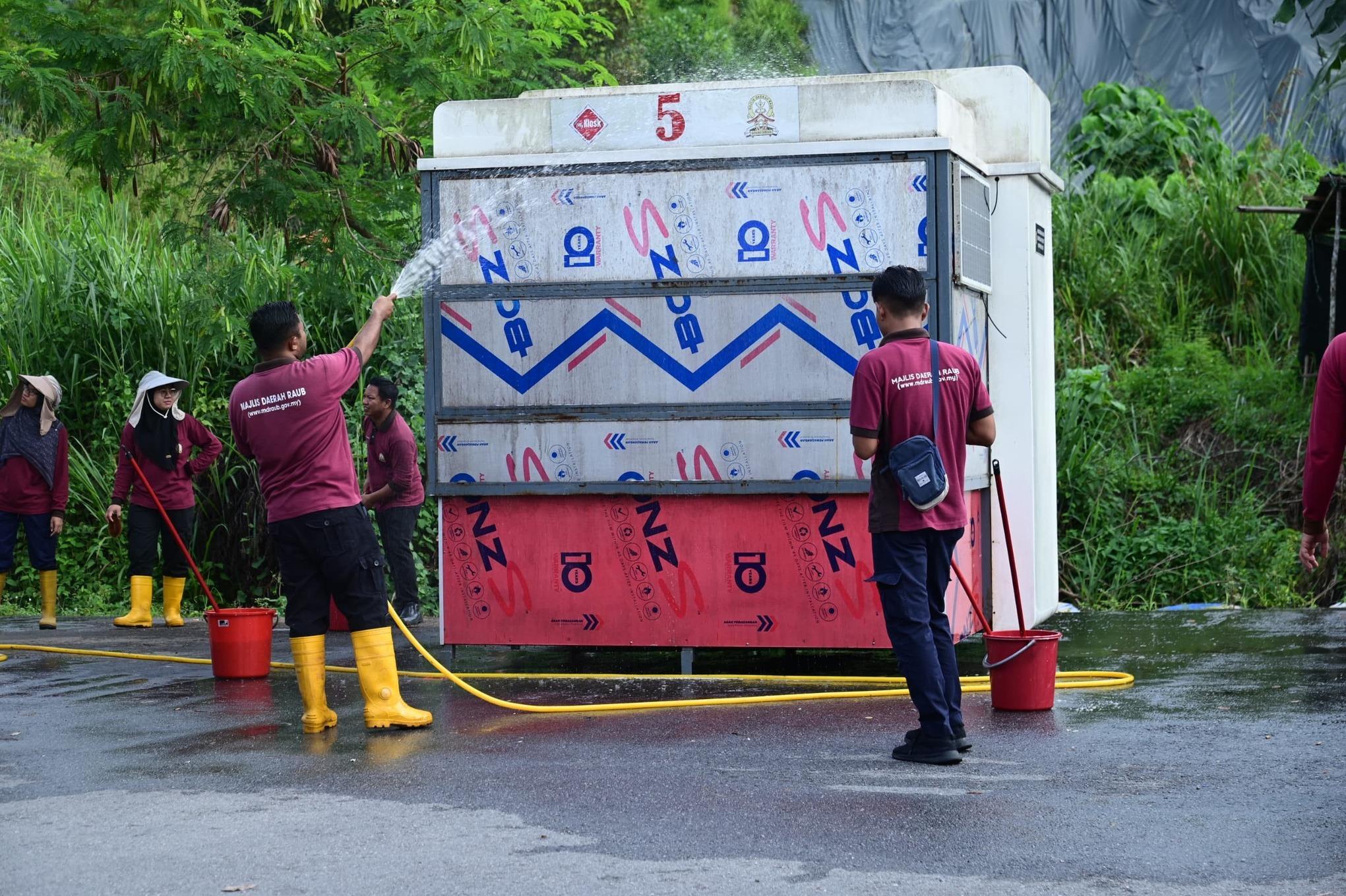 Gotong royong Pembersihan Mykiosk Milik MDR